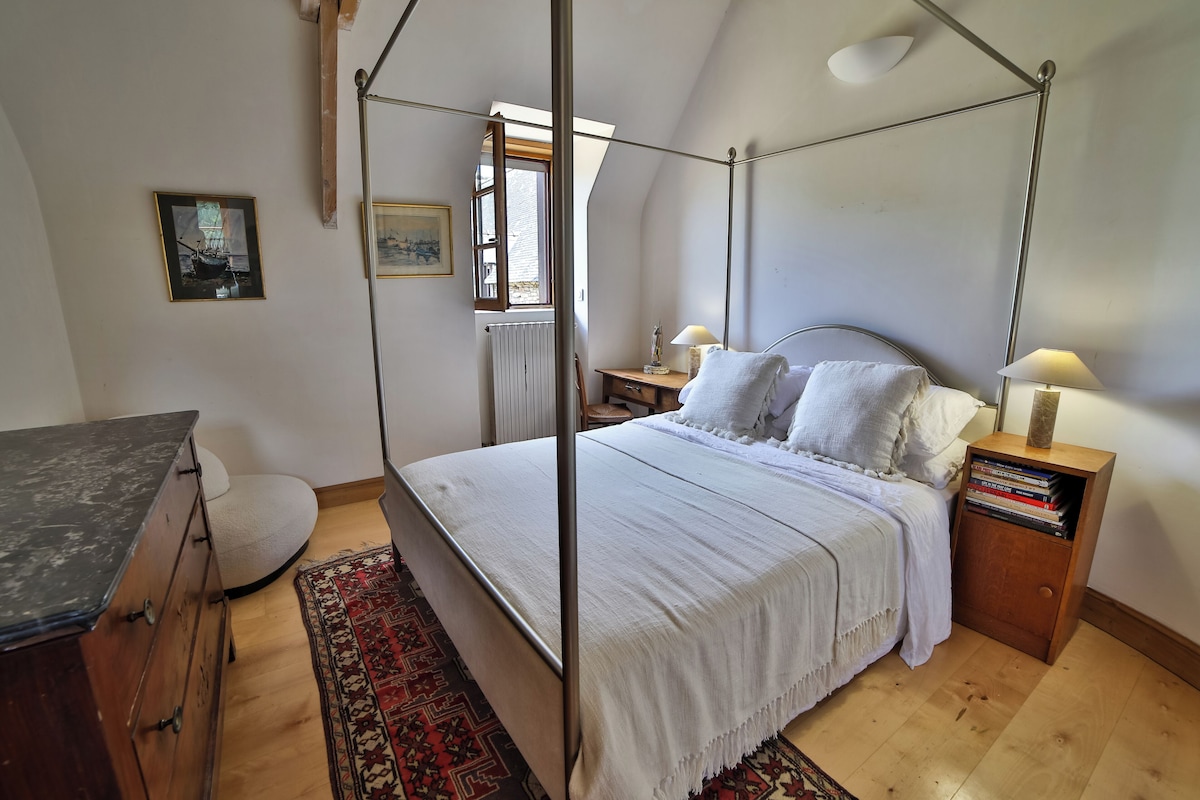 The double with a writing desk